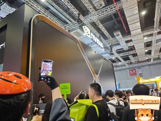 BW2026 NVIDIA展台RTX 5080模型